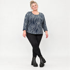 Langarmshirt aus flauschigem Feinstrick in Blau/Grau mit lockerer gerundeter Schnittform