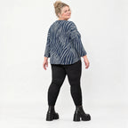 Langarmshirt aus flauschigem Feinstrick in Blau/Grau mit lockerer gerundeter Schnittform