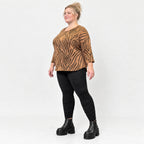 Italienisches Feinstrickshirt in Braun/Schoko aus flauschigem Garn mit lockerer Passform