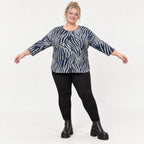 Langarmshirt aus Feinstrick mit Flauschgarn in Marineblau/Weiß mit Rundhals und Taschen