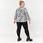 Flauschiges Strickshirt aus Italien in Weiß/Schwarz mit weichem Flauschgarn für den Winter