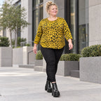 Flauschiges Feinstrickshirt in Gelb/Schwarz mit aufgesetzten Taschen für kalte Wintertage