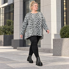 Langarmshirt aus flauschigem Feinstrick in Grau/Schwarz mit A-Linie und Schlitzen am Saum