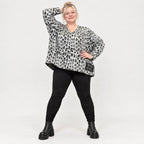 Kuscheliges Strickshirt in Grau/Schwarz aus flauschigem Feinstrick mit V-Ausschnitt