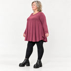 Bequemes Langarmshirt in sattem Bordeaux aus weichem Modal Stretch mit gerundeter Form