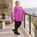 Langarmshirt in Beere aus weichem Modalstretch mit Rundhalsausschnitt und Seitentaschen