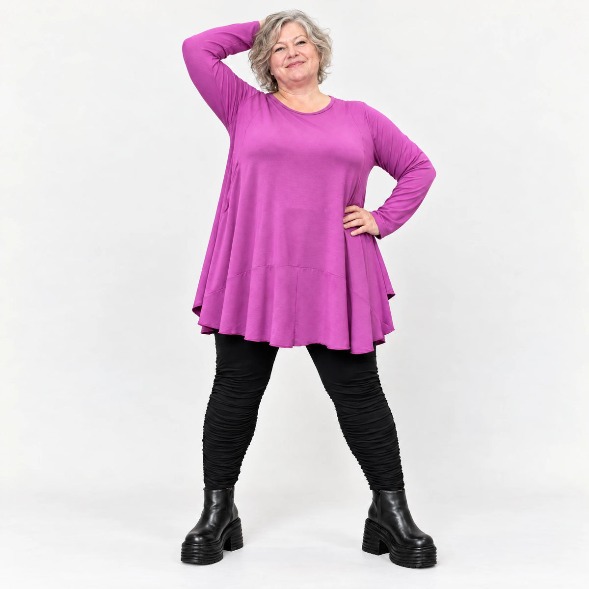 Langarmshirt in Beere aus weichem Modalstretch mit Rundhalsausschnitt und Seitentaschen