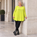Langarmshirt in frischem Limettengrün aus weichem Modalstretch mit Seitennahttaschen