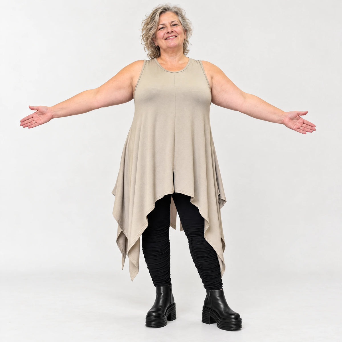Ärmellose Tunika in Taupe aus weichem Modal Stretch mit lockerer A-Linie und Seitenspitzen