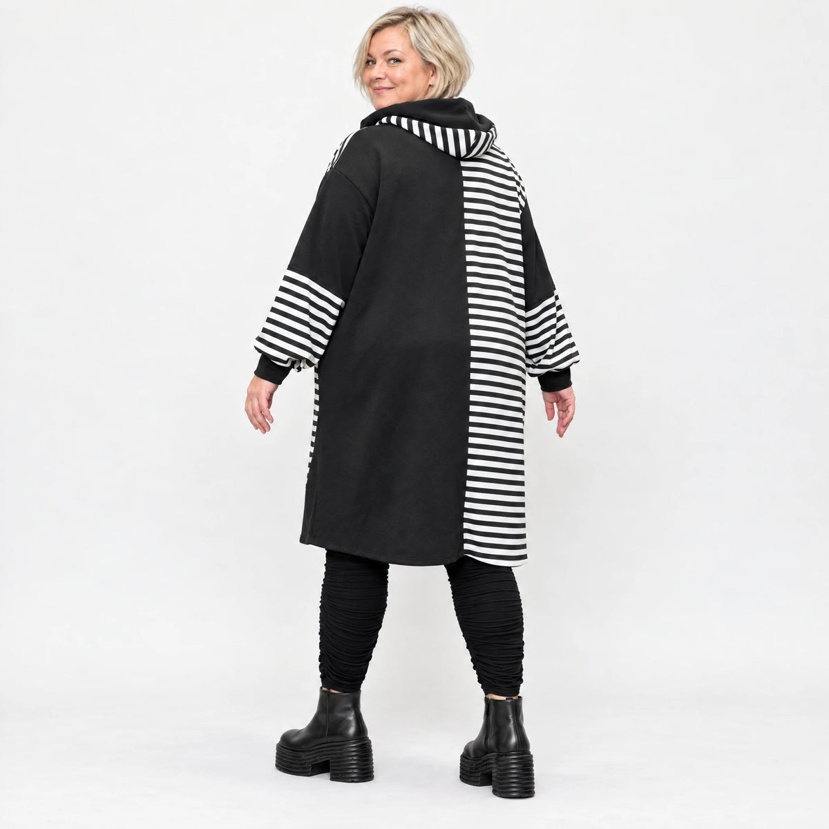 Gestreiftes Winterkleid aus Stretchjersey in Gelb/Schwarz/Weiß mit gerader Schnittform
