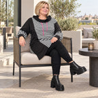 Gestreiftes Winterkleid aus Stretchjersey in Schwarz/Weiß/Pink mit Rollkragen und Kapuze