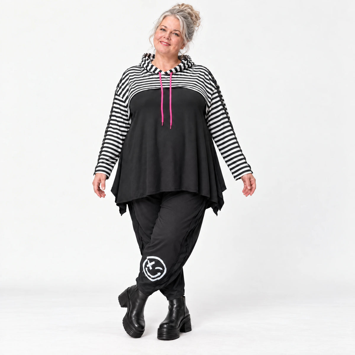 Gerader Kapuzenüberwurf aus weichem Stretchjersey in Schwarz/Weiß/Pink mit Streifenmuster