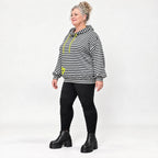 Hoody in Gelb/Schwarz/Weiß aus weichem Stretchjersey mit gerafften Ärmeln und Tunnelzug
