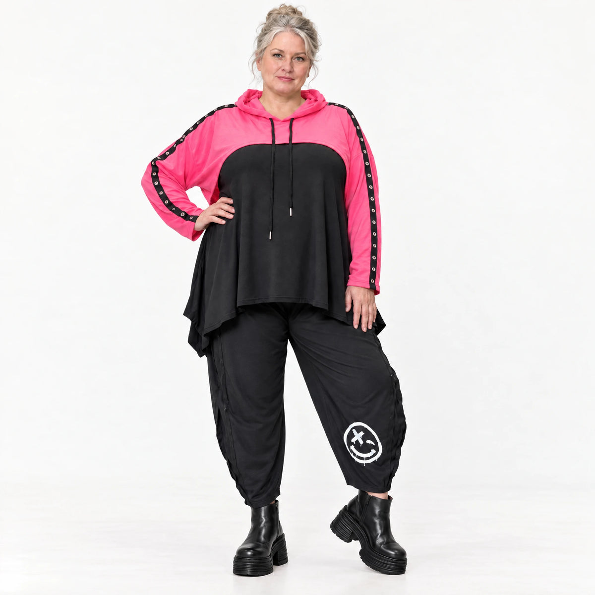 Kuscheliger Überwurf in Pink mit Kapuze und Tunnelzug aus warmem Stretchjersey aus Italien