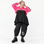 Kuscheliger Überwurf in Pink mit Kapuze und Tunnelzug aus warmem Stretchjersey aus Italien