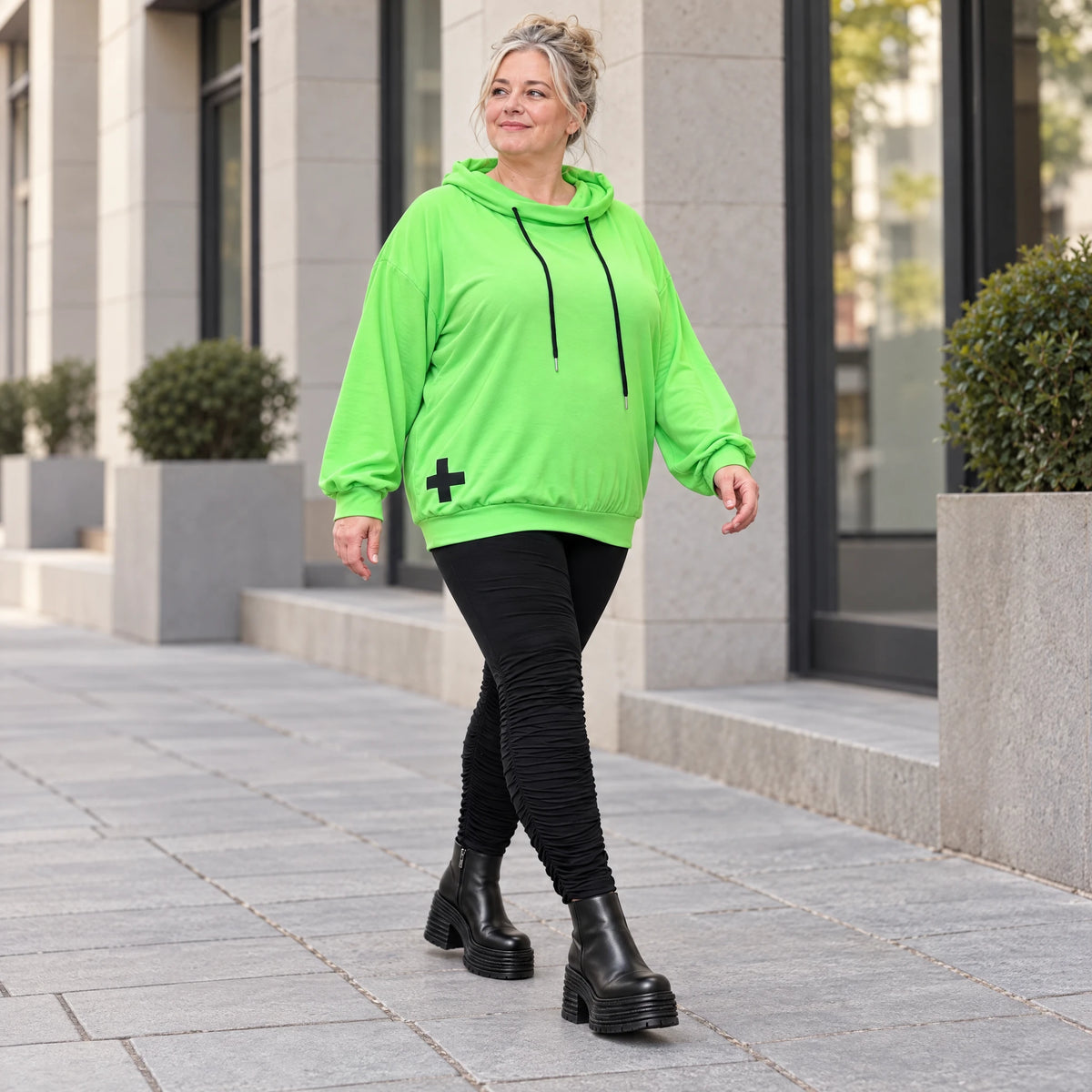 Grüner Hoody aus weichem Baumwolljersey mit Stretch Kapuze und gerader Schnittform