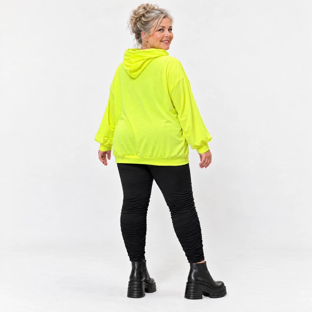 Hoody in Neongelb aus weichem Stretchjersey aus Italien mit Kapuze und gerader Passform