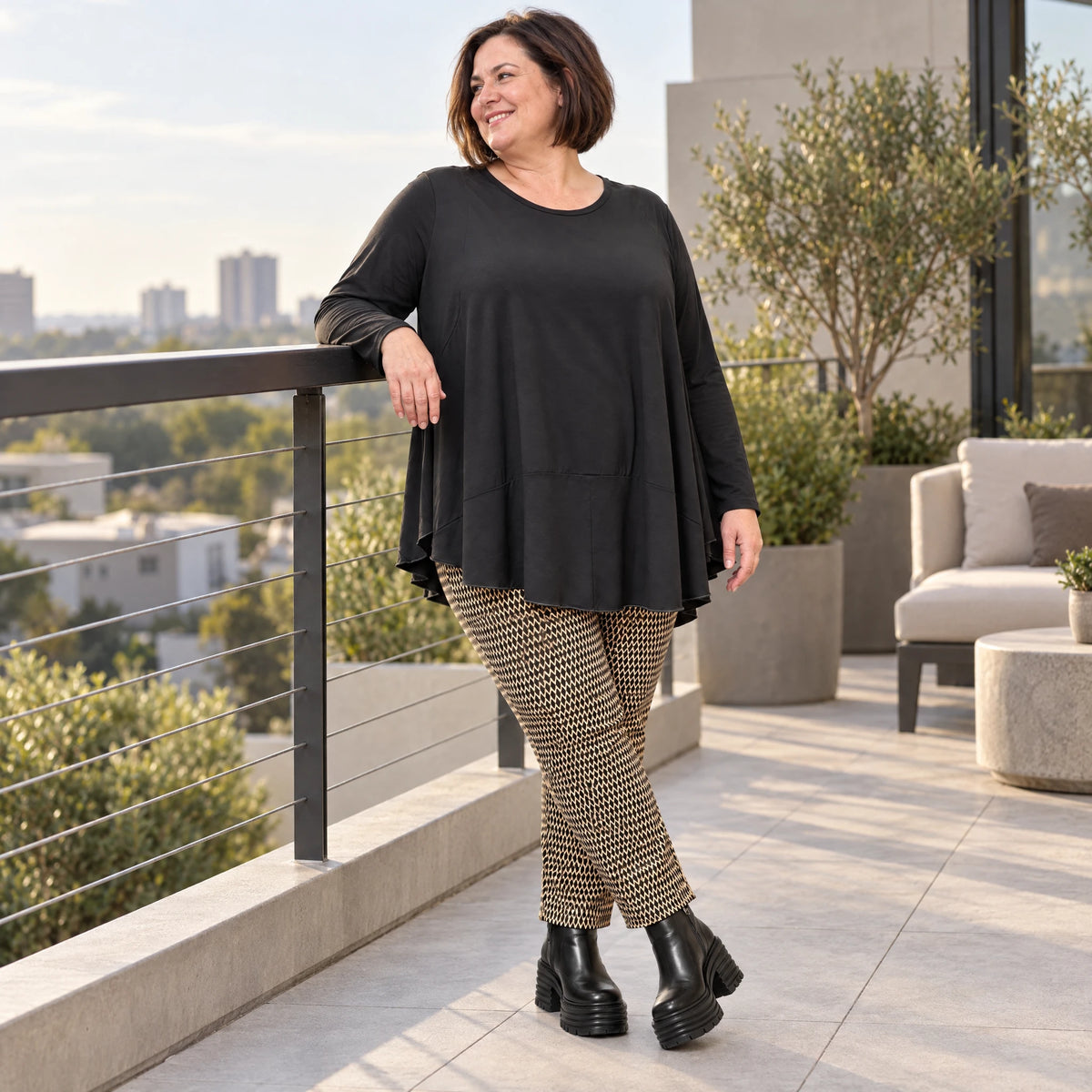Karottenhose in Cognac/Schwarz aus weichem Bengaline Stretch mit elastischem Bund
