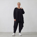 Langarmshirt in Schwarz mit fließender Silhouette aus weichem Viskose Jersey und Rundhals