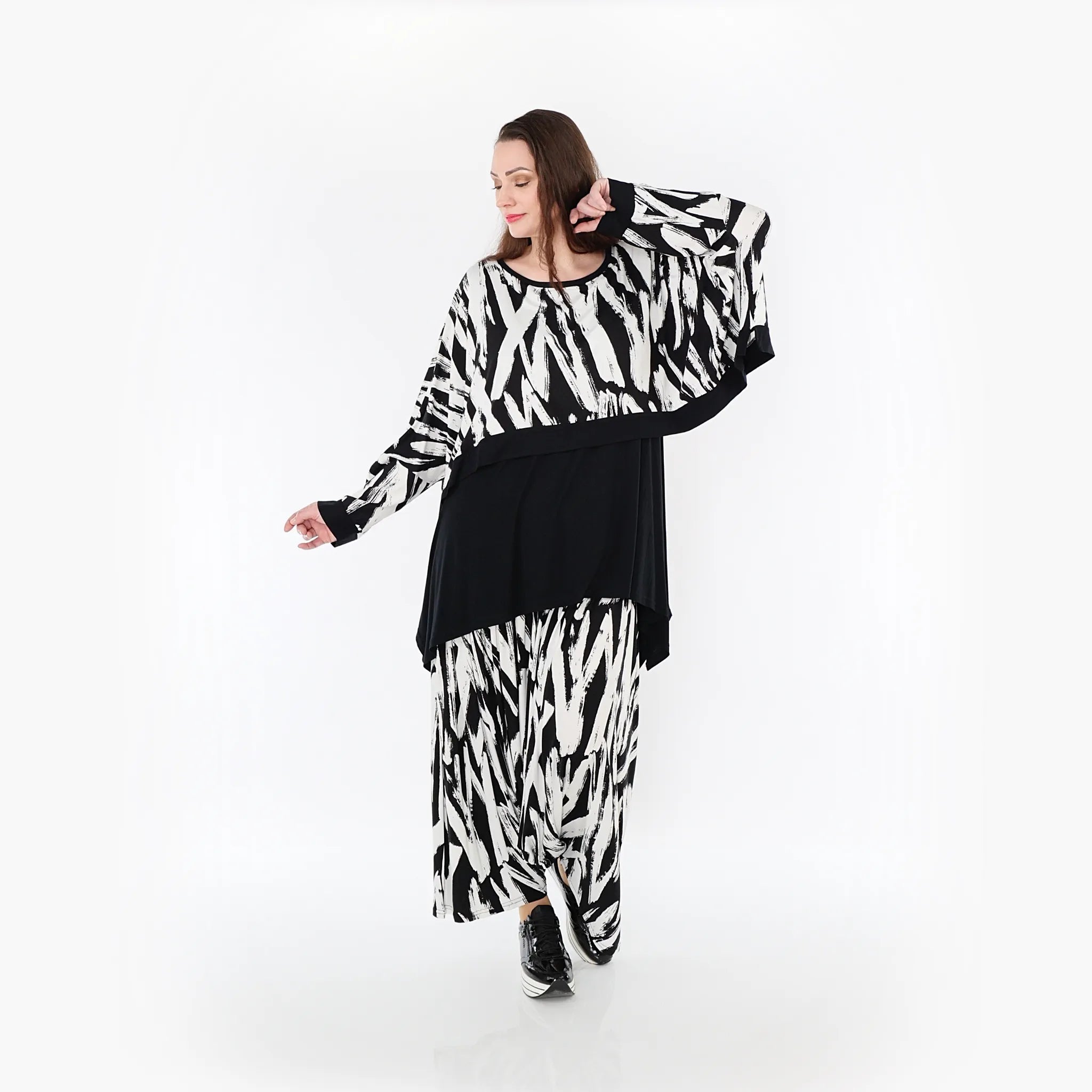  AKH Fashion Überwurf in kastiger Form, aus Viskose, 1439.07011, Weiß/Schwarz, Schick