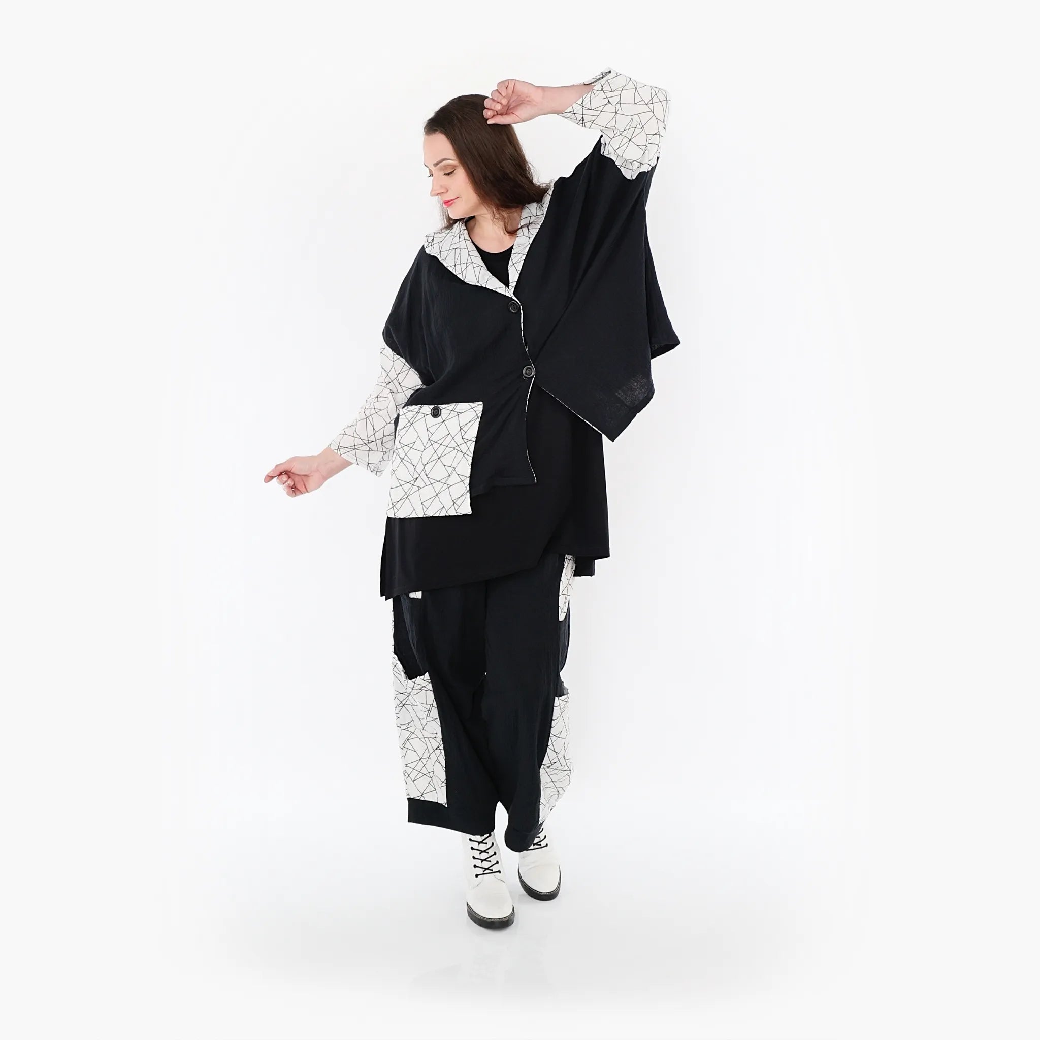  AKH Fashion Jacke in kastiger Form, aus Baumwolle, 1441.07025, Schwarz/Weiß, Schick
