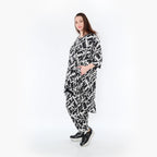  AKH Fashion Bigshirt in Vokuhila-Form, aus Materialmix, 1453.06837, Schwarz/Weiß, Abstrakt