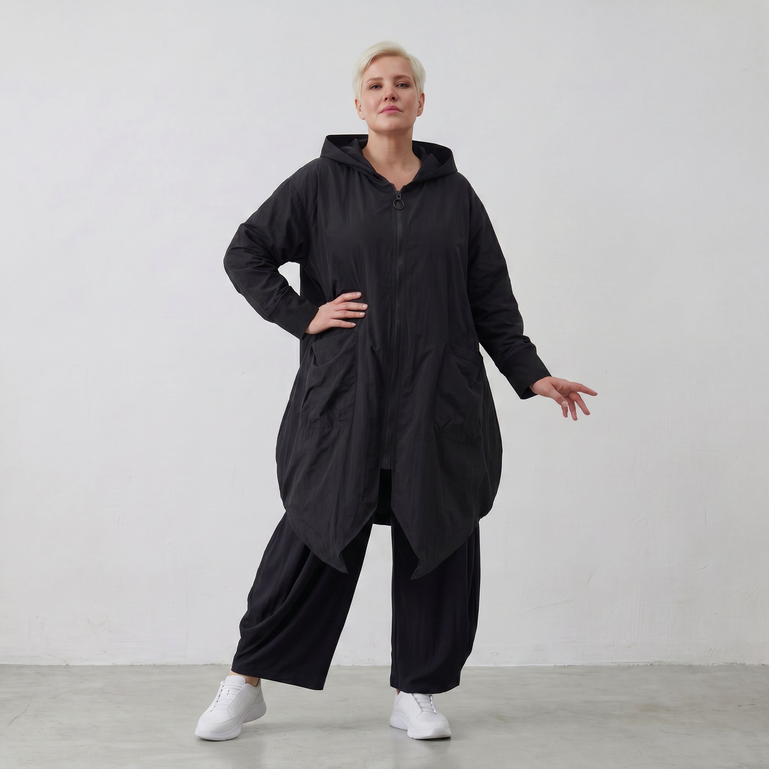 Schwarzer Oversize Mantel im Lagenlook weich fliessend leicht zeitlos leger Stil modern