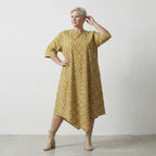 Luftiges Oversize Ballonkleid aus feiner Baumwoll-Popeline mit stilvollem Lagenlook, Punkte, Beige/Olive