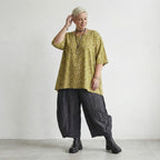 Zeitlos legeres Oversize A-Form Shirt aus feiner Baumwollpopeline mit ausgefallenem Punktedesign, Beige/Olive