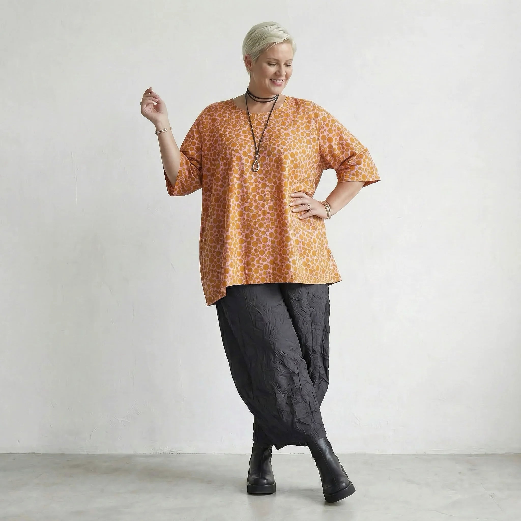 Zeitlos legeres Oversize Lagenlook A-Form Shirt mit feiner luftiger Popeline und Punkten, Rosa/Orange
