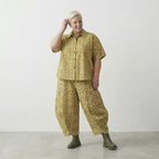 Leichte Ballon Hose aus Baumwolle im lässigen Lagenlook mit ausgefallenem Punktedesign, Beige/Olive
