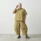 Leichte Ballon Hose aus Baumwolle im lässigen Lagenlook mit ausgefallenem Punktedesign, Beige/Olive