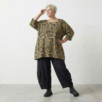 Ausgefallenes A-Form Big Shirt mit luftig leichter Popeline und modernem Zebra Lagenlook, Beige/Schwarz/Fuchsia