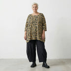 Ausgefallenes A-Form Big Shirt mit luftig leichter Popeline und modernem Zebra Lagenlook, Beige/Schwarz/Fuchsia