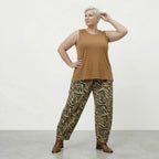 Ausgefallene Ballon Hose im legeren Lagenlook aus leichter Viskose Baumwolle mit Zebra Muster, Beige/Schwarz/Fuchsia