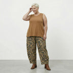 Ausgefallene Ballon Hose im legeren Lagenlook aus leichter Viskose Baumwolle mit Zebra Muster, Beige/Schwarz/Fuchsia