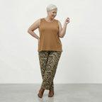 Ausgefallene Ballon Hose im legeren Lagenlook aus leichter Viskose Baumwolle mit Zebra Muster, Beige/Schwarz/Fuchsia