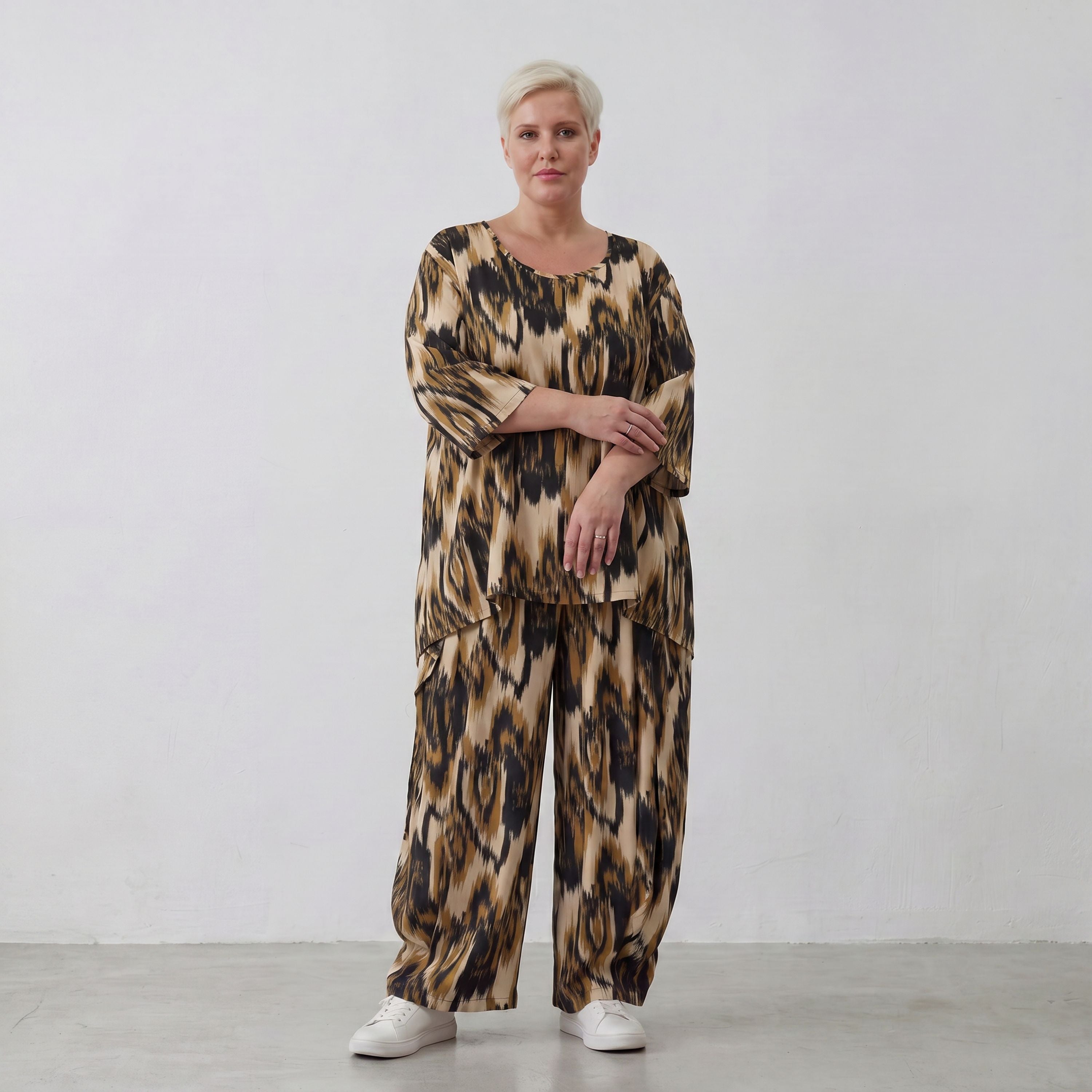 Popelineshirt in schwarzbeigem Batiklook A-Form mit Rundhals und Dreiviertelarm luftig