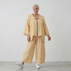 Fliessende Marlenehose Gelb Ecru aus Baumwolle luftig leger Lagenlook zeitlos zarte weit