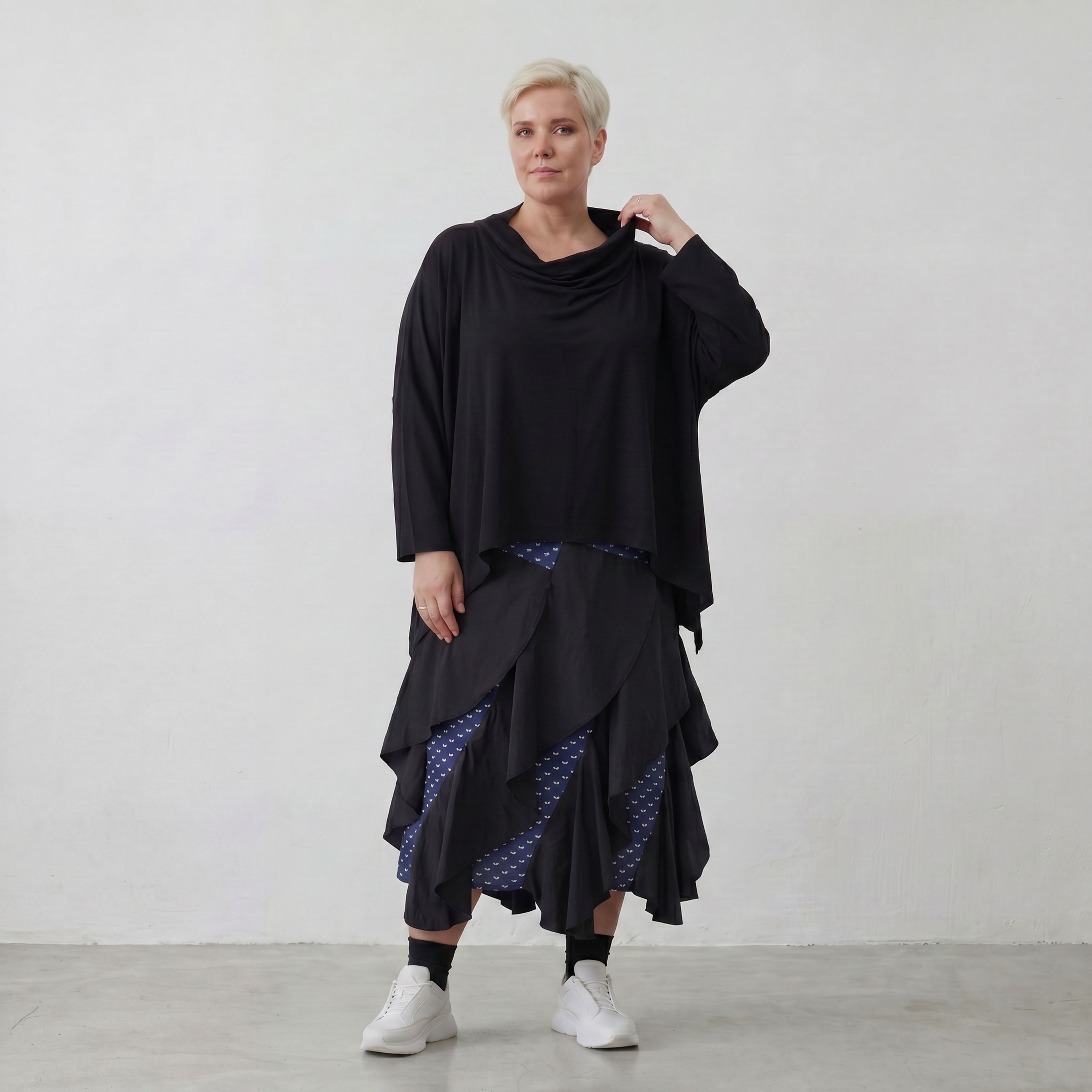 Zeitloser Karorock in Dunkelblau Weiß Schwarz mit Crashoptik leger Lagenlook luftig weich