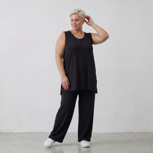 Ärmelloses Top mit Rundhalsausschnitt aus weichem Stretchjersey in klassischem Schwarzton