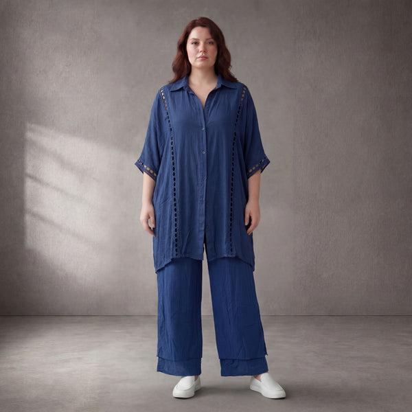 Dunkelblau fliessend Viskosebluse Leinenoptik Lochmuster leger Oversize Lagenlook luftig