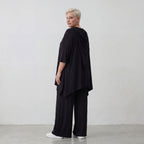 Fließendes Shirt in Schwarz mit Zipfelkapuze und Dreiviertelarm aus weichem Viskosejersey