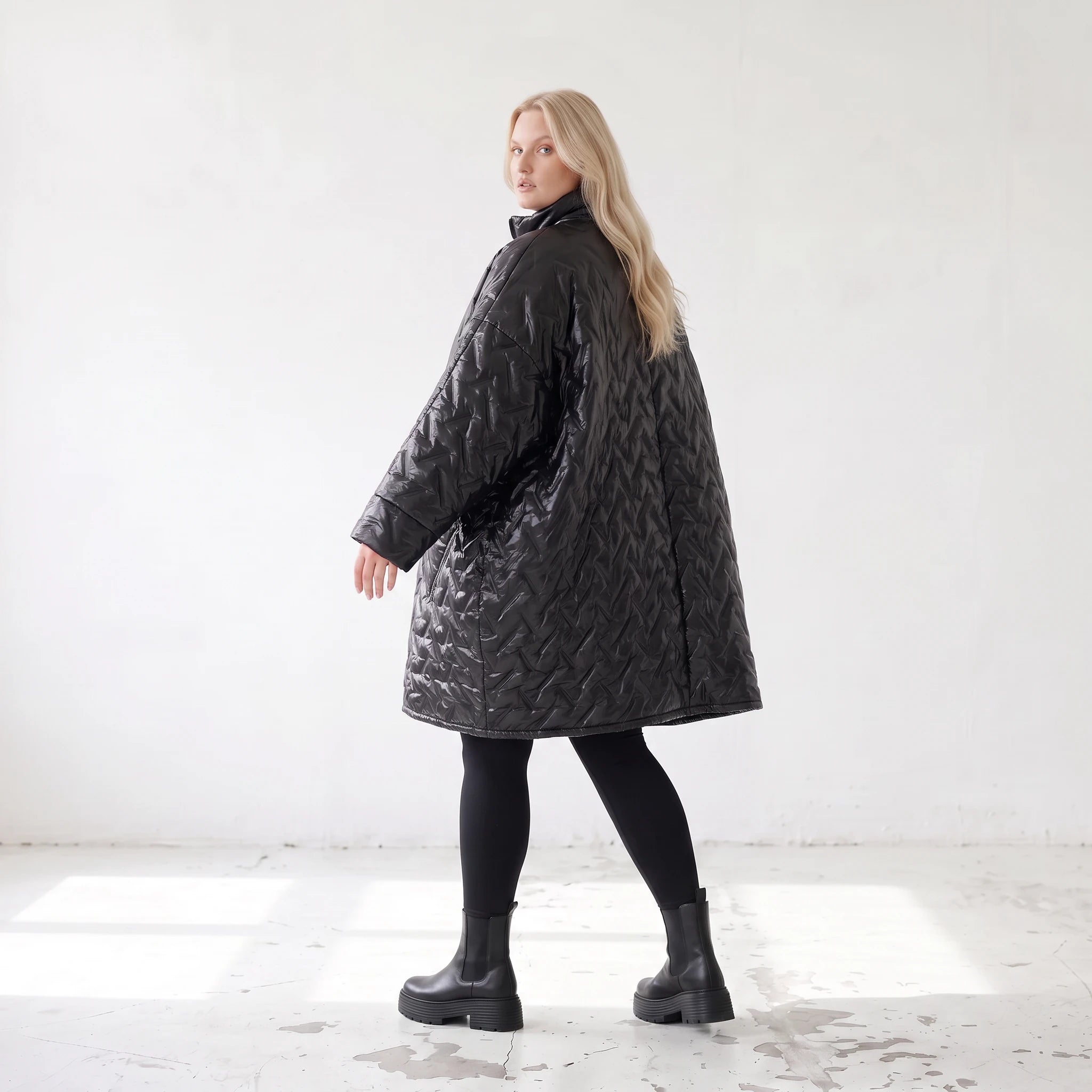 Schwarze Steppjacke mit grafischem Muster oversized wasserabweisend warm mit Taschen