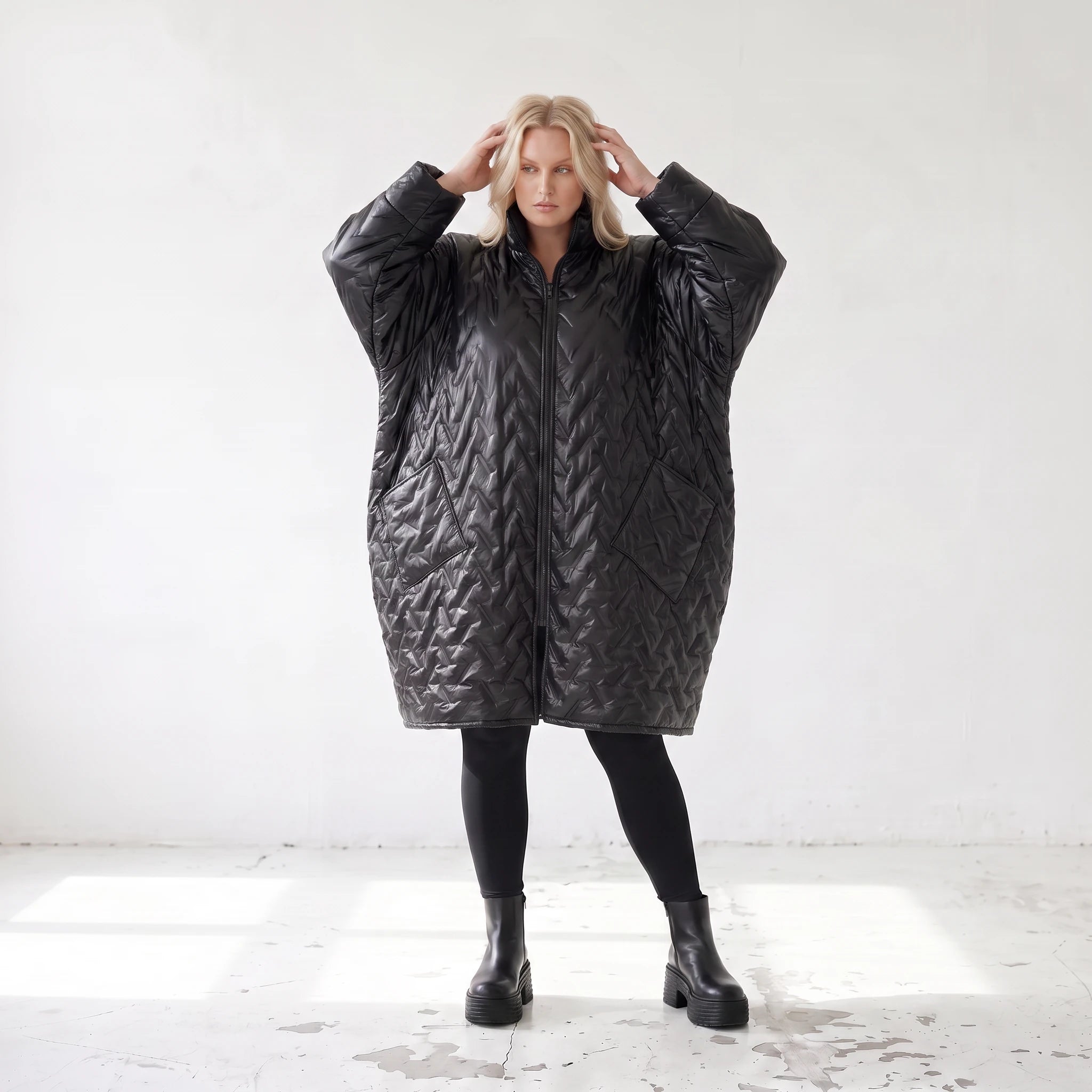 Schwarze Steppjacke mit grafischem Muster oversized wasserabweisend warm mit Taschen