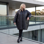 Schwarze Steppjacke mit grafischem Muster oversized wasserabweisend warm mit Taschen