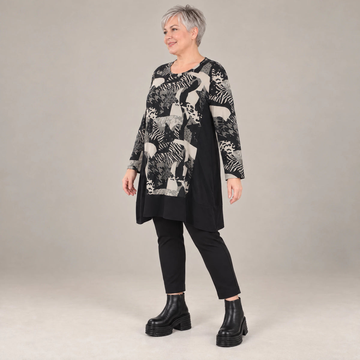A-Form Shirt in Schwarznatur mit Jacquardmuster aus Viskose Oversize weit mit Rundhals