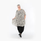  AKH Fashion Bigshirt in gerundeter Form, aus Viskose, 1494.02499, Ecru/Schwarz, Blumen