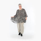  A-Form Bigshirt von AKH Fashion aus Viskose, 1494.00593, Schwarz/Ecru, Blumen, Ausgefallen