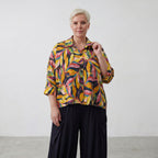 Mehrfarbige Chiffonbluse mit floralem Muster 3/4-Ärmeln und Kragen in luftiger Silhouette